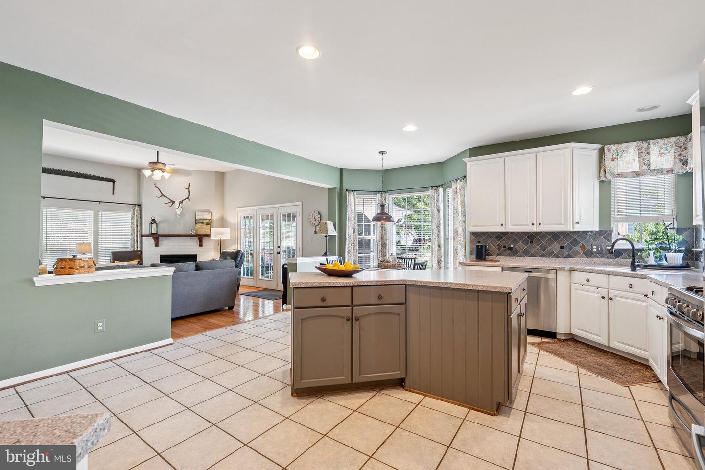 18265 OAK LAKE CT, LEESBURG, Virginia 20176, 4 Bedrooms Bedrooms, ,3 BathroomsBathrooms,Residential,For sale,18265 OAK LAKE CT,VALO2099714 MLS # VALO2099714