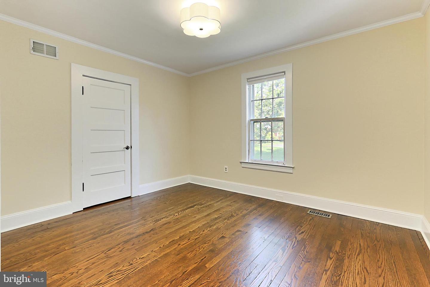 4615 1ST ST S, ARLINGTON, Virginia 22204, 4 Bedrooms Bedrooms, 9 Rooms Rooms,2 BathroomsBathrooms,Residential,For sale,4615 1ST ST S,VAAR2059368 MLS # VAAR2059368
