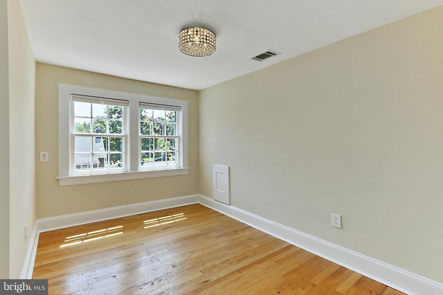 4615 1ST ST S, ARLINGTON, Virginia 22204, 4 Bedrooms Bedrooms, 9 Rooms Rooms,2 BathroomsBathrooms,Residential,For sale,4615 1ST ST S,VAAR2059368 MLS # VAAR2059368