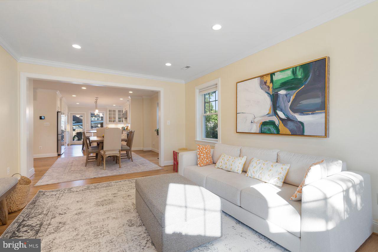 629 N ILLINOIS ST, ARLINGTON, Virginia 22205, 5 Bedrooms Bedrooms, ,3 BathroomsBathrooms,Residential,For sale,629 N ILLINOIS ST,VAAR2059374 MLS # VAAR2059374