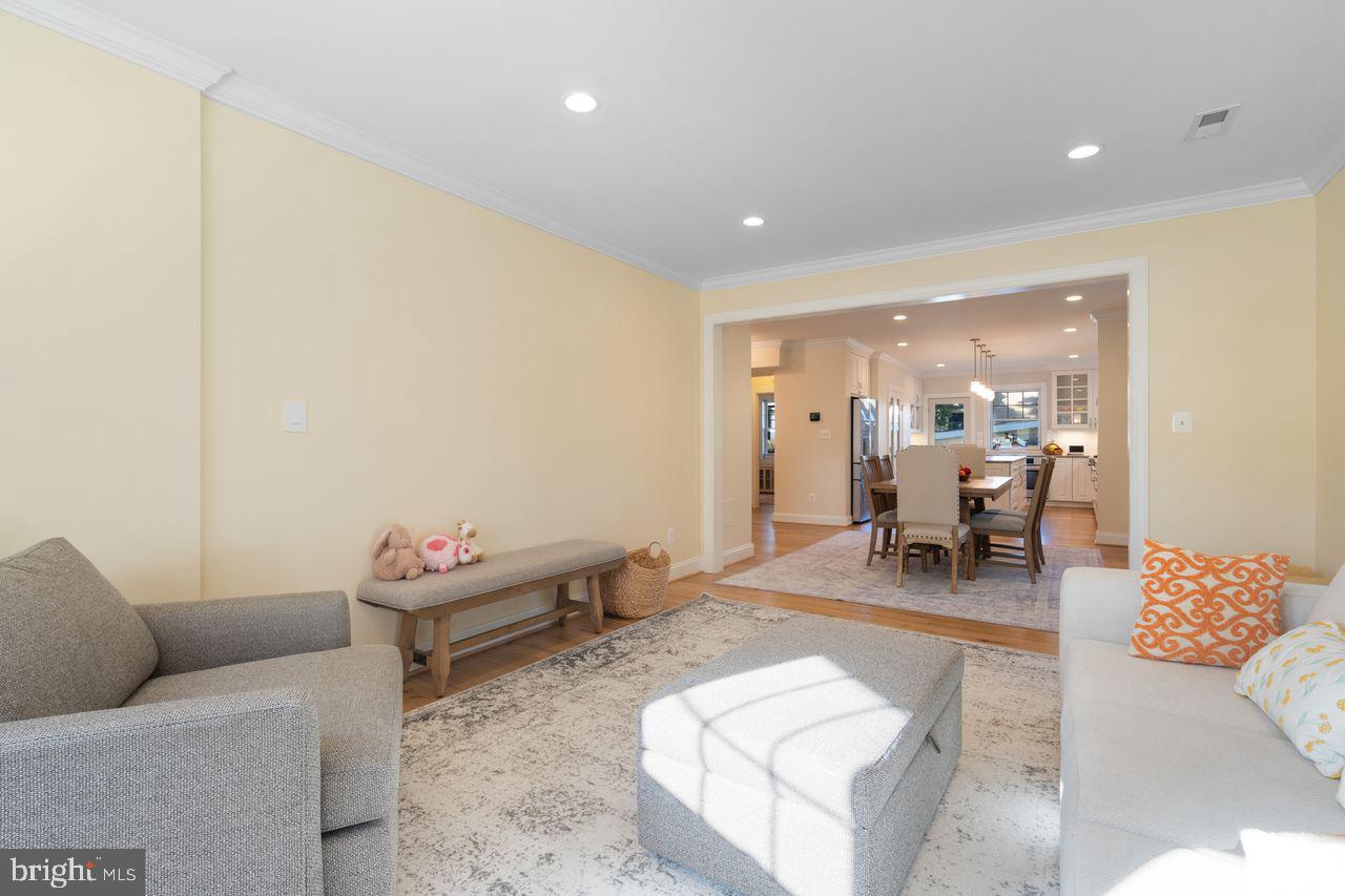 629 N ILLINOIS ST, ARLINGTON, Virginia 22205, 5 Bedrooms Bedrooms, ,3 BathroomsBathrooms,Residential,For sale,629 N ILLINOIS ST,VAAR2059374 MLS # VAAR2059374