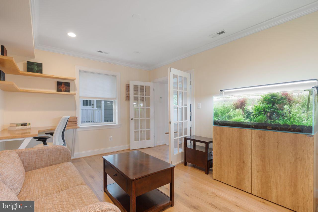 629 N ILLINOIS ST, ARLINGTON, Virginia 22205, 5 Bedrooms Bedrooms, ,3 BathroomsBathrooms,Residential,For sale,629 N ILLINOIS ST,VAAR2059374 MLS # VAAR2059374