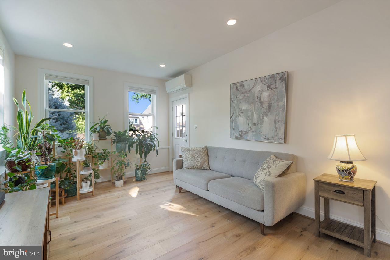 629 N ILLINOIS ST, ARLINGTON, Virginia 22205, 5 Bedrooms Bedrooms, ,3 BathroomsBathrooms,Residential,For sale,629 N ILLINOIS ST,VAAR2059374 MLS # VAAR2059374