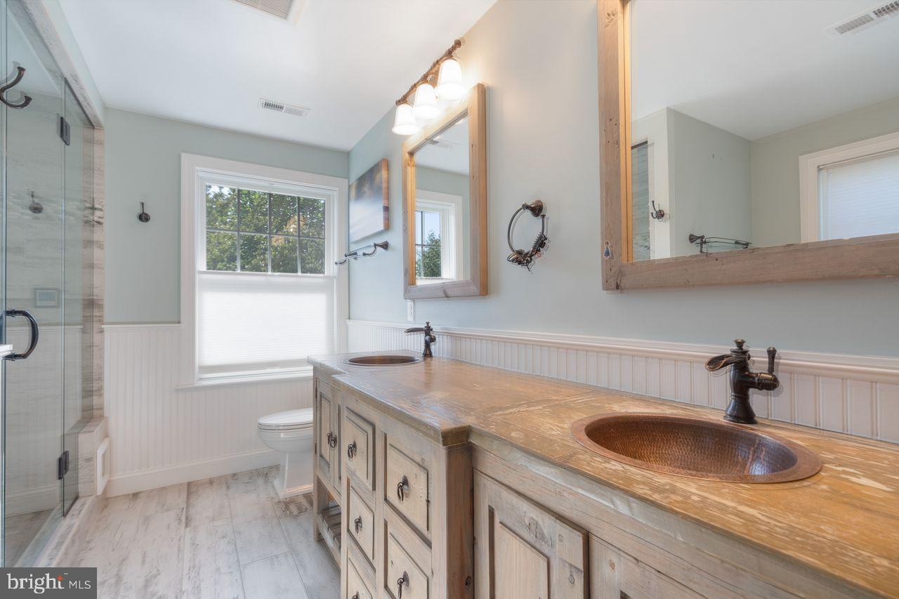 629 N ILLINOIS ST, ARLINGTON, Virginia 22205, 5 Bedrooms Bedrooms, ,3 BathroomsBathrooms,Residential,For sale,629 N ILLINOIS ST,VAAR2059374 MLS # VAAR2059374