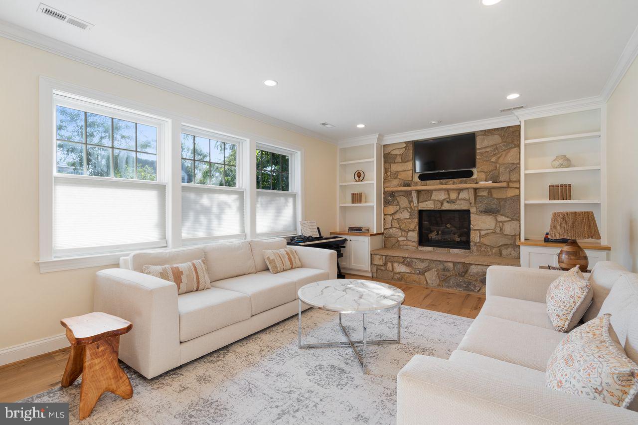 629 N ILLINOIS ST, ARLINGTON, Virginia 22205, 5 Bedrooms Bedrooms, ,3 BathroomsBathrooms,Residential,For sale,629 N ILLINOIS ST,VAAR2059374 MLS # VAAR2059374