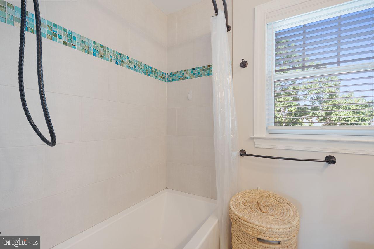 629 N ILLINOIS ST, ARLINGTON, Virginia 22205, 5 Bedrooms Bedrooms, ,3 BathroomsBathrooms,Residential,For sale,629 N ILLINOIS ST,VAAR2059374 MLS # VAAR2059374