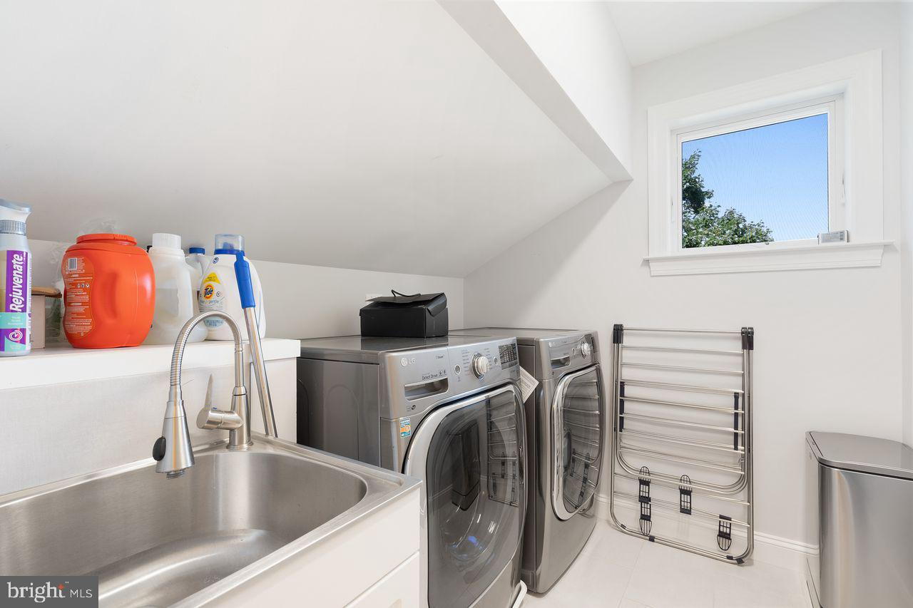 629 N ILLINOIS ST, ARLINGTON, Virginia 22205, 5 Bedrooms Bedrooms, ,3 BathroomsBathrooms,Residential,For sale,629 N ILLINOIS ST,VAAR2059374 MLS # VAAR2059374