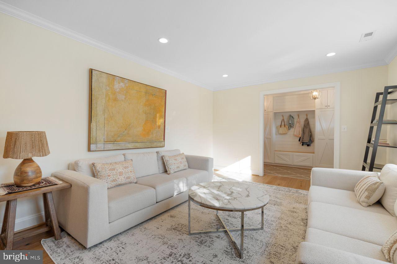 629 N ILLINOIS ST, ARLINGTON, Virginia 22205, 5 Bedrooms Bedrooms, ,3 BathroomsBathrooms,Residential,For sale,629 N ILLINOIS ST,VAAR2059374 MLS # VAAR2059374