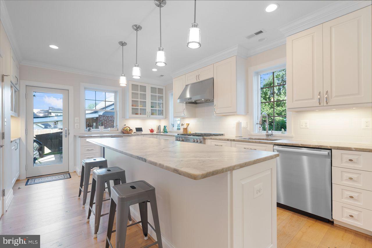 629 N ILLINOIS ST, ARLINGTON, Virginia 22205, 5 Bedrooms Bedrooms, ,3 BathroomsBathrooms,Residential,For sale,629 N ILLINOIS ST,VAAR2059374 MLS # VAAR2059374