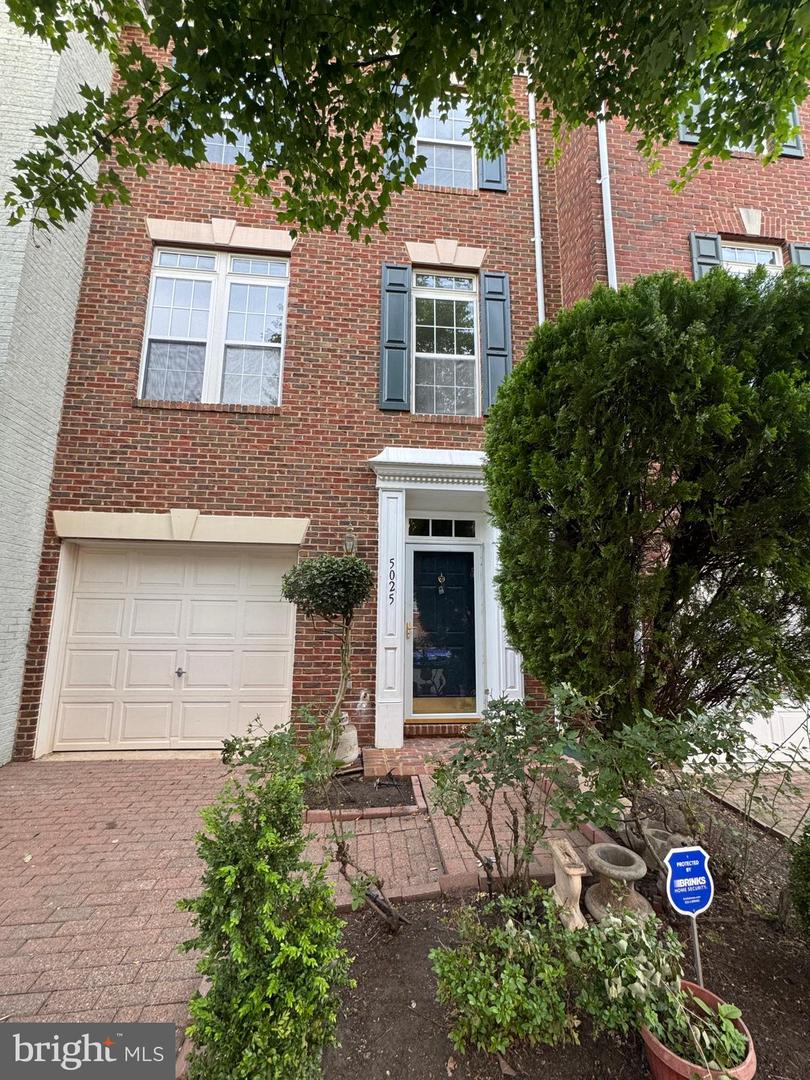 5025 MURTHA ST, ALEXANDRIA, Virginia 22304, 3 Bedrooms Bedrooms, ,2 BathroomsBathrooms,Residential,For sale,5025 MURTHA ST,VAAX2046602 MLS # VAAX2046602
