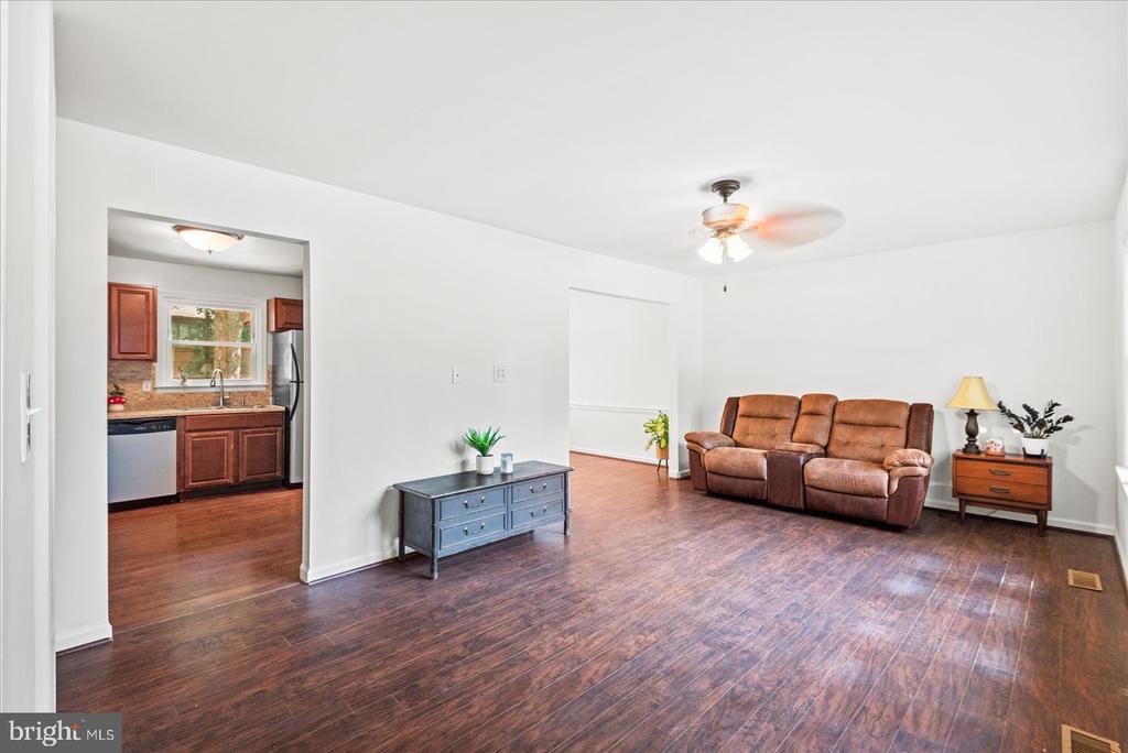 4 COLUMBUS CT, FREDERICKSBURG, Virginia 22407, 3 Bedrooms Bedrooms, ,2 BathroomsBathrooms,Residential,4 COLUMBUS CT,VASP2034188 MLS # VASP2034188