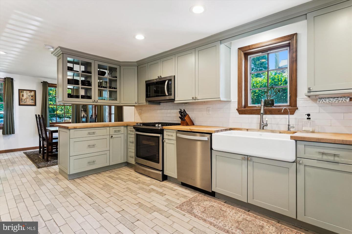 133 N HIGHLAND ST N, ARLINGTON, Virginia 22201, 4 Bedrooms Bedrooms, ,2 BathroomsBathrooms,Residential,For sale,133 N HIGHLAND ST N,VAAR2059456 MLS # VAAR2059456