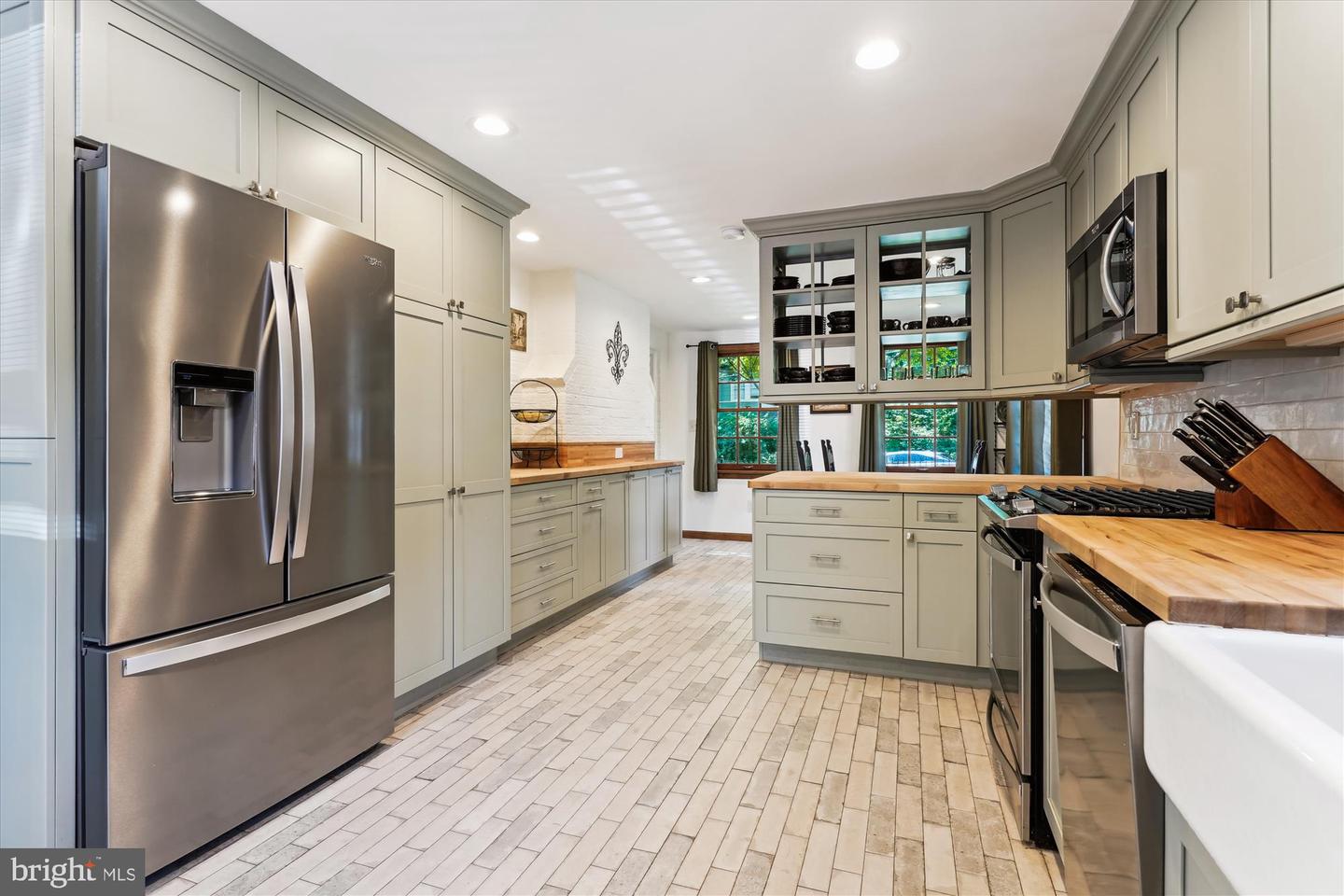 133 N HIGHLAND ST N, ARLINGTON, Virginia 22201, 4 Bedrooms Bedrooms, ,2 BathroomsBathrooms,Residential,For sale,133 N HIGHLAND ST N,VAAR2059456 MLS # VAAR2059456