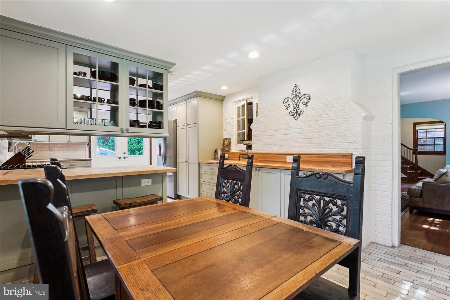 133 N HIGHLAND ST N, ARLINGTON, Virginia 22201, 4 Bedrooms Bedrooms, ,2 BathroomsBathrooms,Residential,For sale,133 N HIGHLAND ST N,VAAR2059456 MLS # VAAR2059456