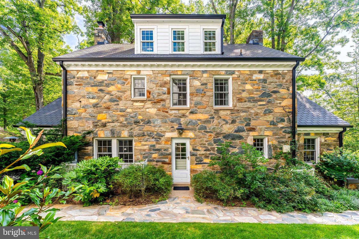 3666 MILITARY RD, ARLINGTON, Virginia 22207, 3 Bedrooms Bedrooms, ,2 BathroomsBathrooms,Residential,For sale,3666 MILITARY RD,VAAR2059480 MLS # VAAR2059480