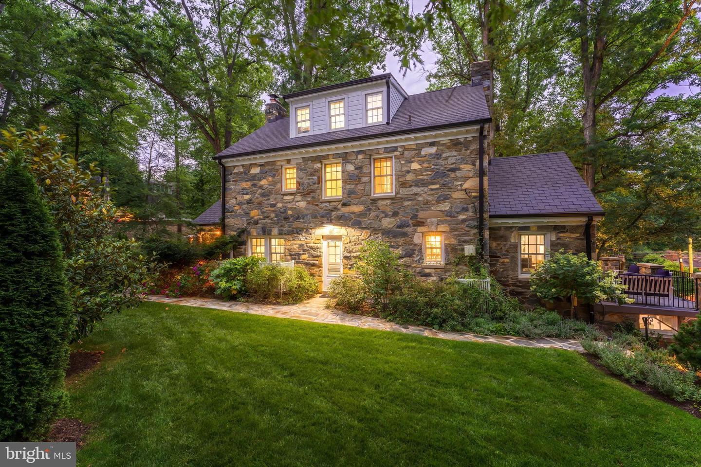 3666 MILITARY RD, ARLINGTON, Virginia 22207, 3 Bedrooms Bedrooms, ,2 BathroomsBathrooms,Residential,For sale,3666 MILITARY RD,VAAR2059480 MLS # VAAR2059480