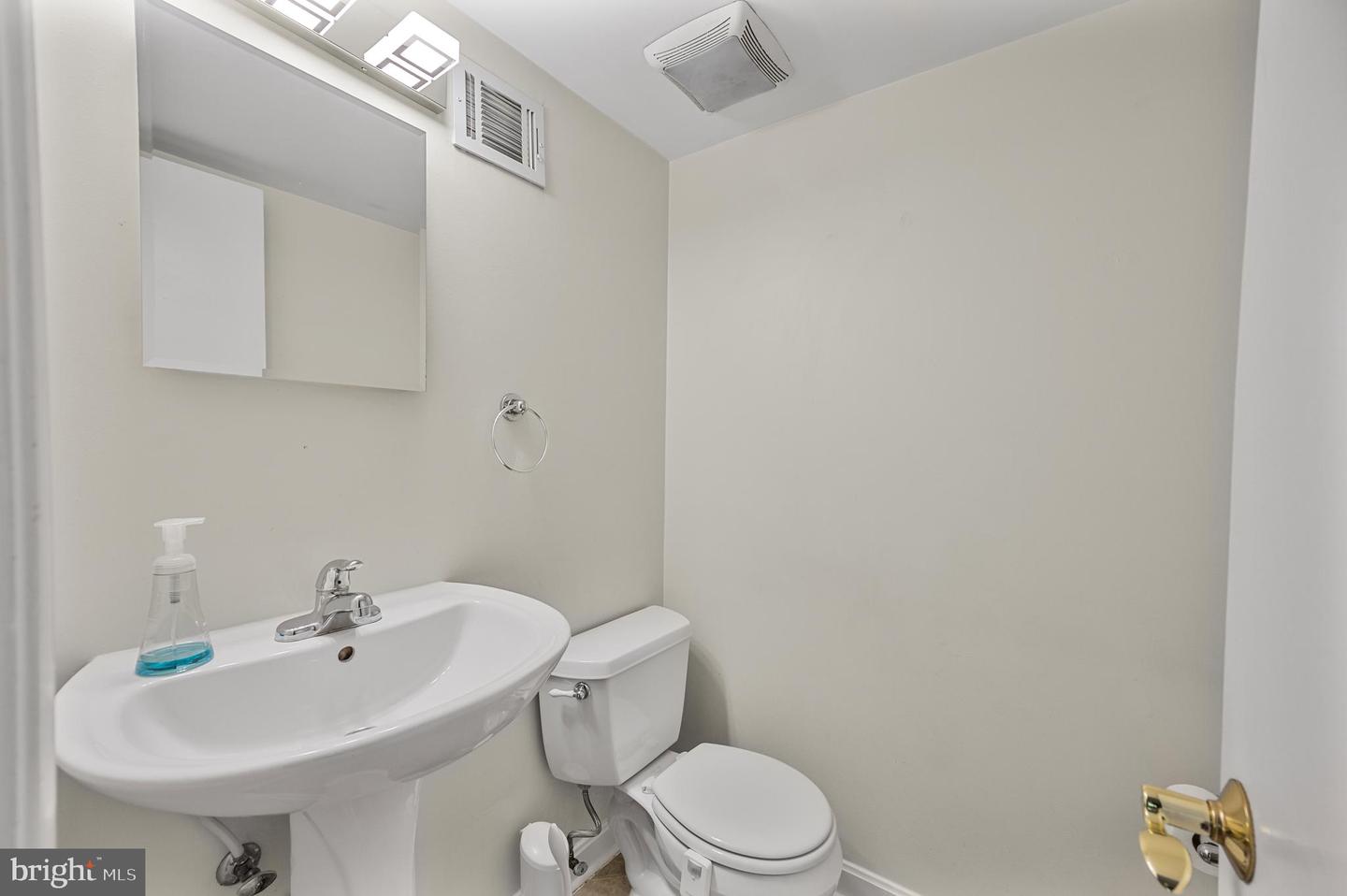 8105 GREELEY BLVD, SPRINGFIELD, Virginia 22152, 5 Bedrooms Bedrooms, ,2 BathroomsBathrooms,Residential,For sale,8105 GREELEY BLVD,VAFX2248204 MLS # VAFX2248204