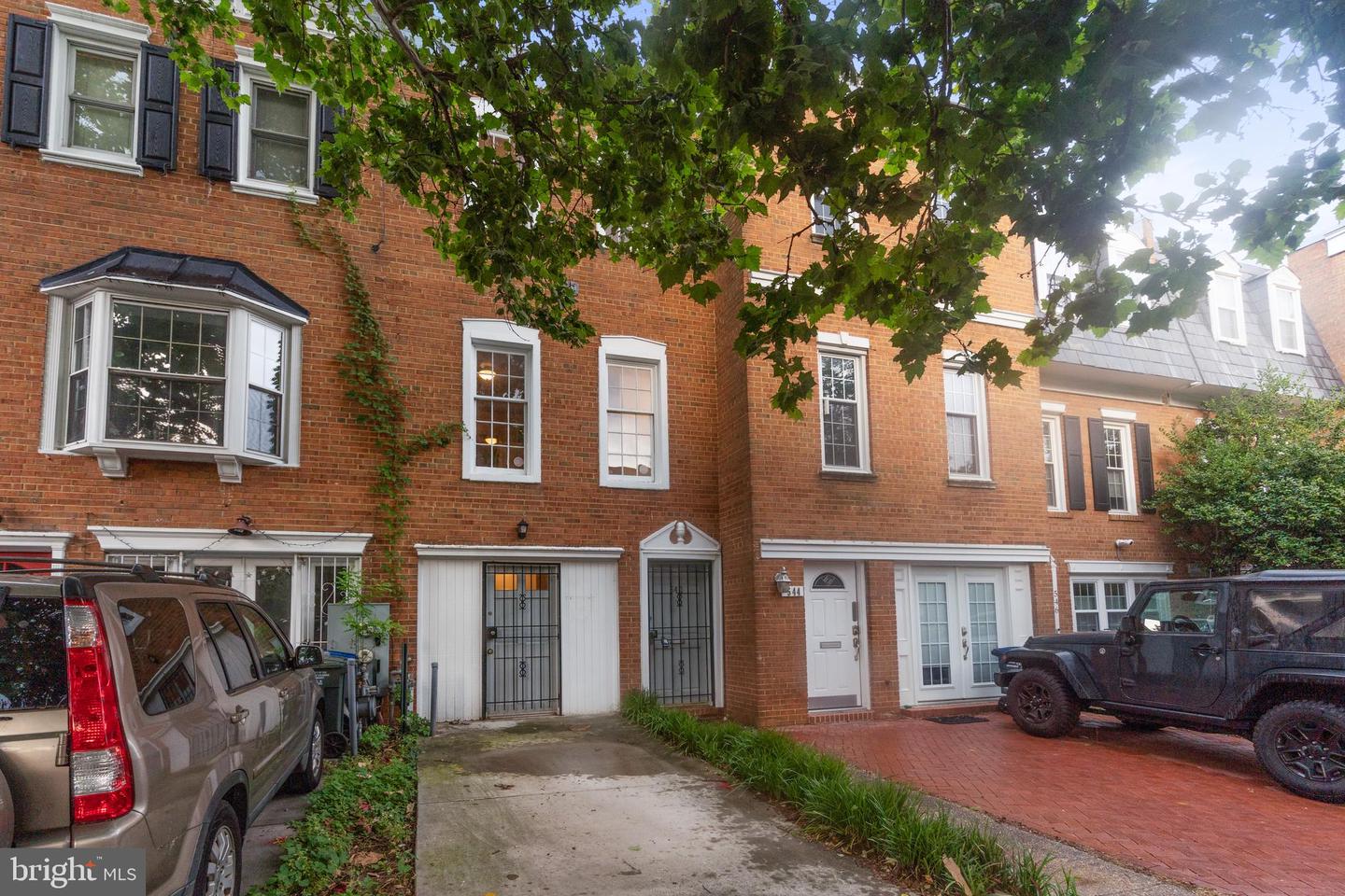 542 7TH ST SE, WASHINGTON, District Of Columbia 20003, 2 Bedrooms Bedrooms, ,2 BathroomsBathrooms,Residential,For sale,542 7TH ST SE,DCDC2206504 MLS # DCDC2206504