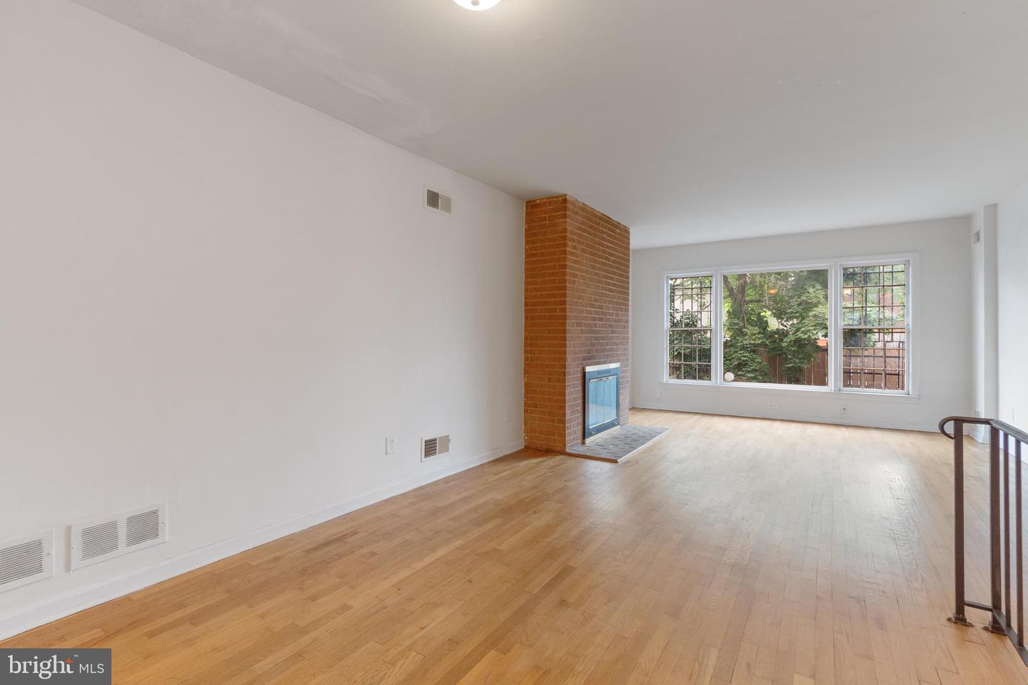 542 7TH ST SE, WASHINGTON, District Of Columbia 20003, 2 Bedrooms Bedrooms, ,2 BathroomsBathrooms,Residential,For sale,542 7TH ST SE,DCDC2206504 MLS # DCDC2206504