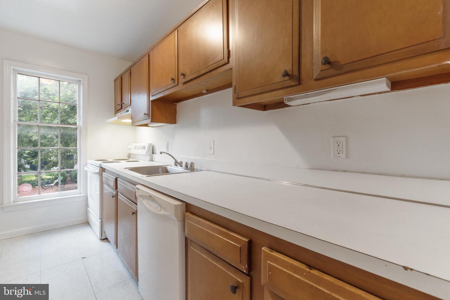 542 7TH ST SE, WASHINGTON, District Of Columbia 20003, 2 Bedrooms Bedrooms, ,2 BathroomsBathrooms,Residential,For sale,542 7TH ST SE,DCDC2206504 MLS # DCDC2206504