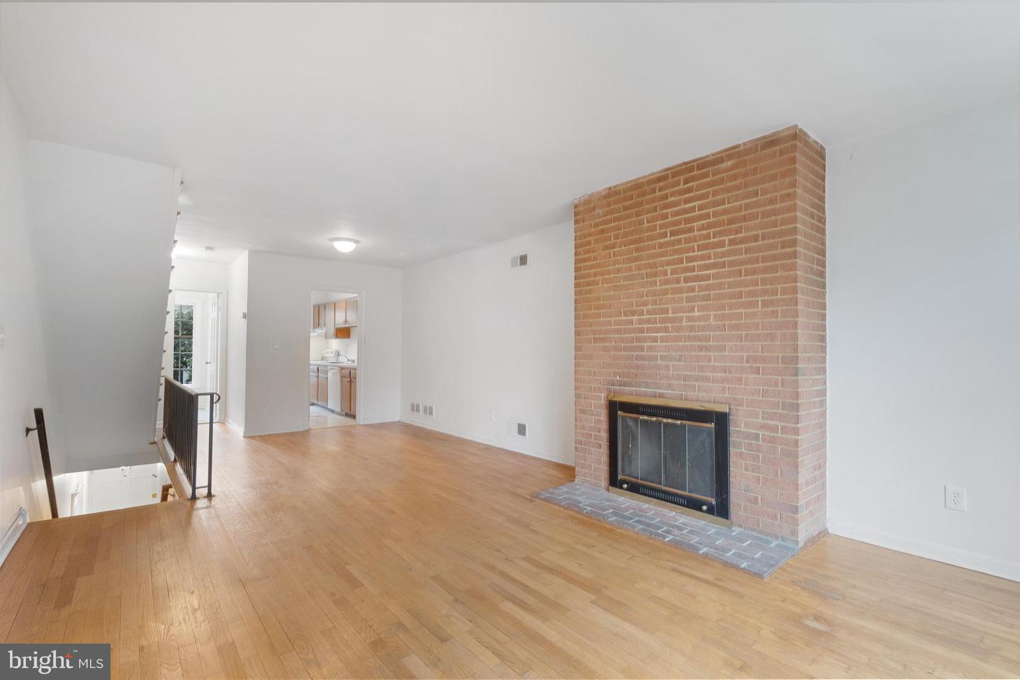 542 7TH ST SE, WASHINGTON, District Of Columbia 20003, 2 Bedrooms Bedrooms, ,2 BathroomsBathrooms,Residential,For sale,542 7TH ST SE,DCDC2206504 MLS # DCDC2206504