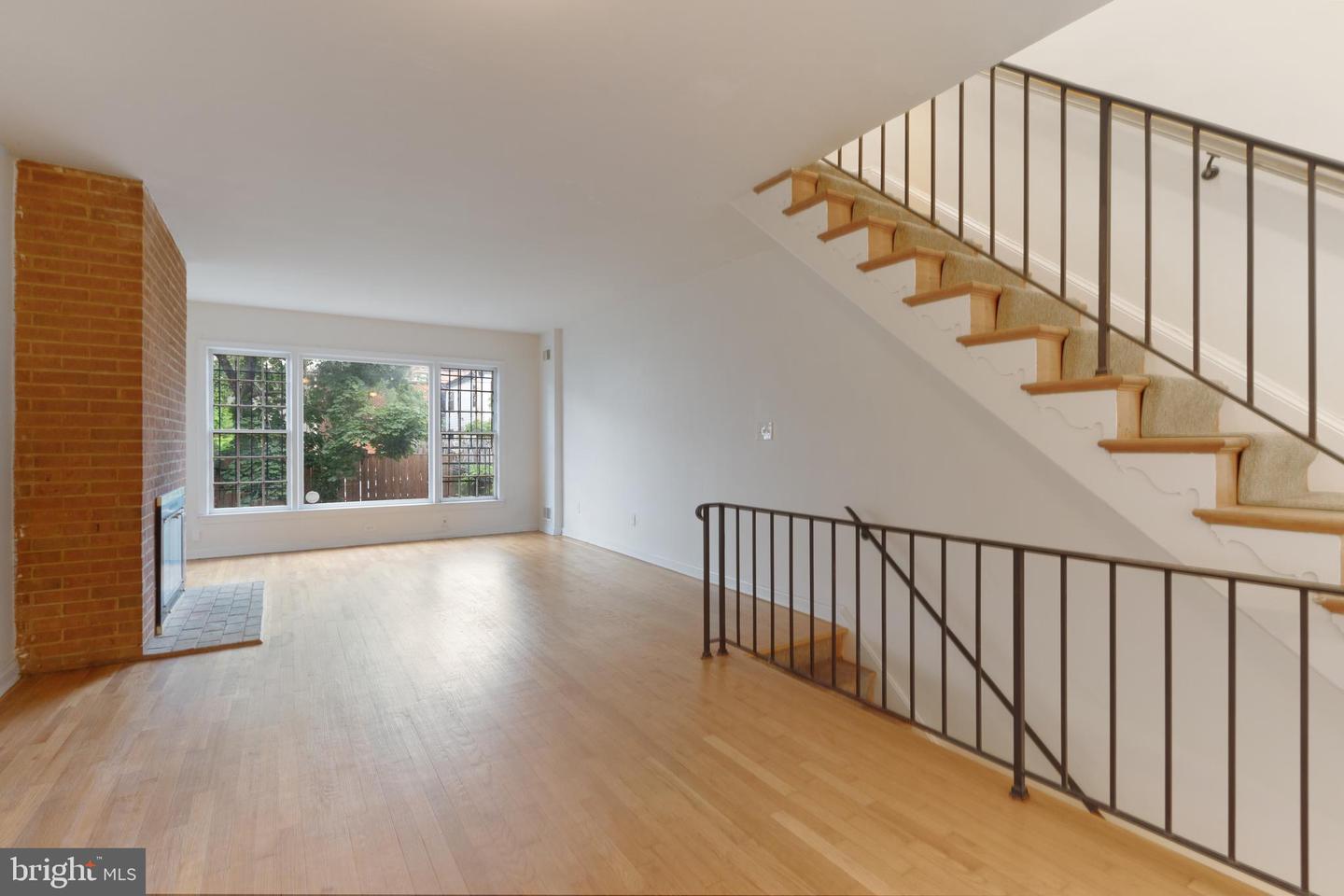 542 7TH ST SE, WASHINGTON, District Of Columbia 20003, 2 Bedrooms Bedrooms, ,2 BathroomsBathrooms,Residential,For sale,542 7TH ST SE,DCDC2206504 MLS # DCDC2206504
