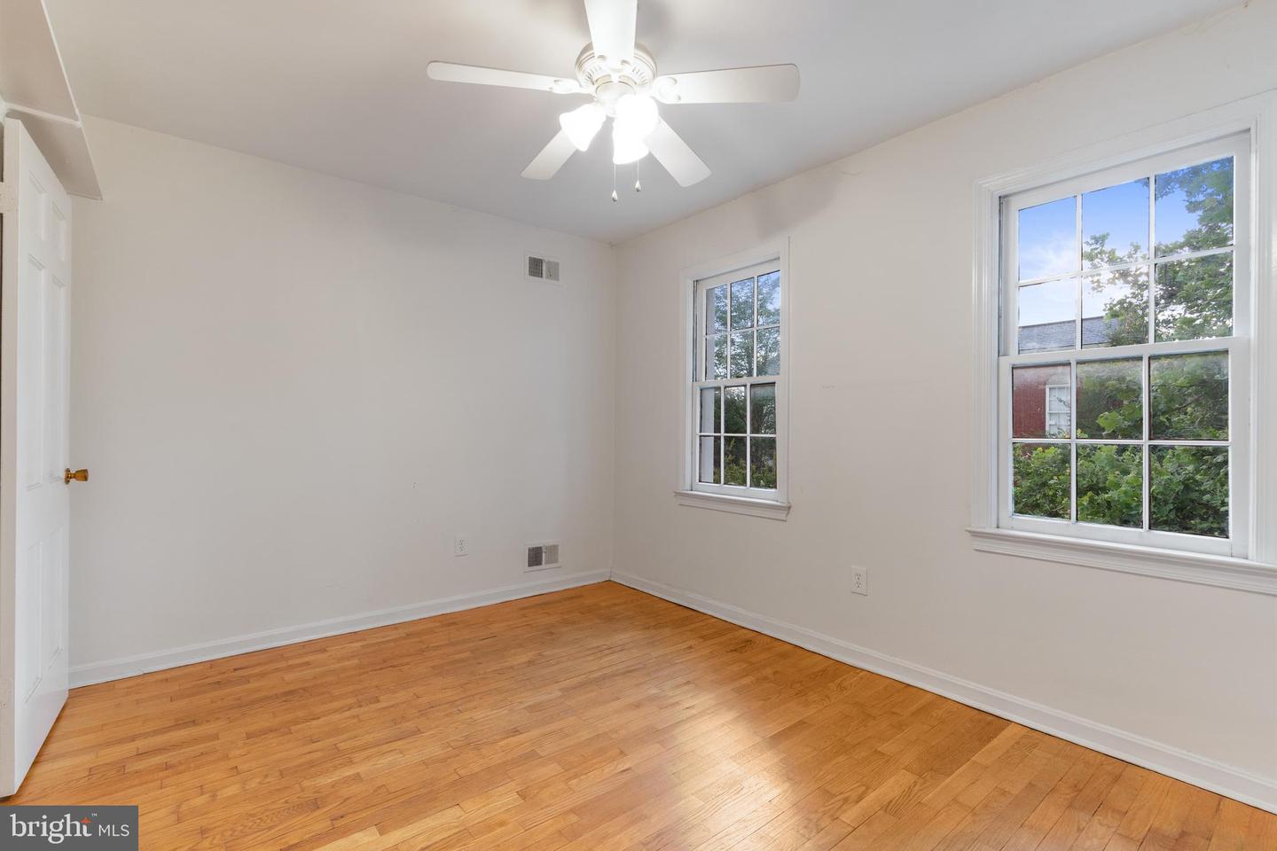 542 7TH ST SE, WASHINGTON, District Of Columbia 20003, 2 Bedrooms Bedrooms, ,2 BathroomsBathrooms,Residential,For sale,542 7TH ST SE,DCDC2206504 MLS # DCDC2206504