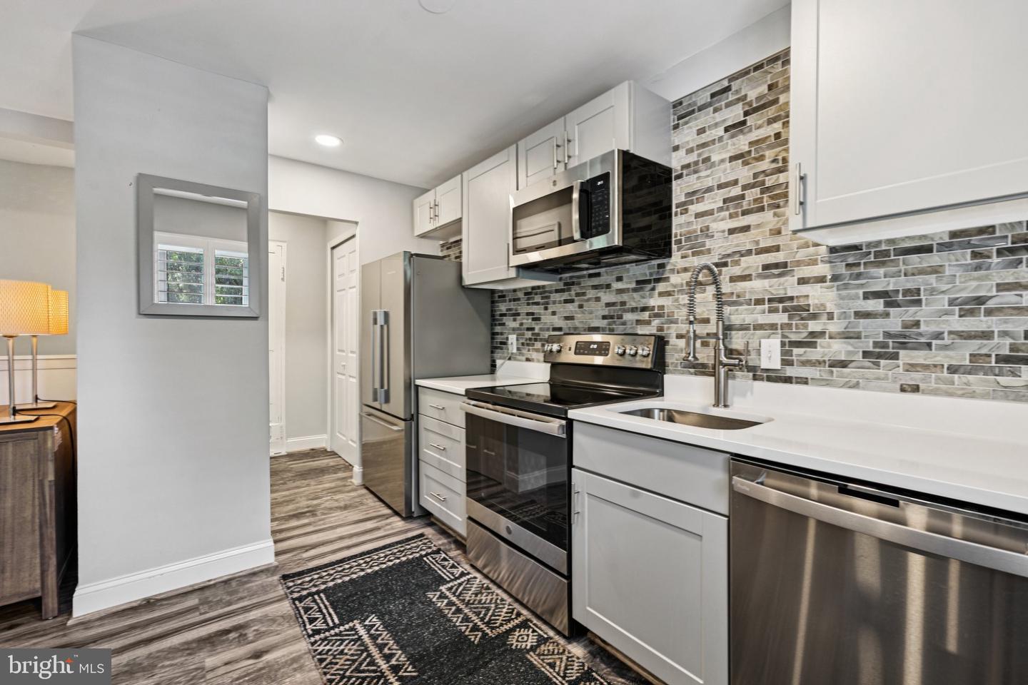 3300 S 28TH ST #403, ALEXANDRIA, Virginia 22302, 2 Bedrooms Bedrooms, ,1 BathroomBathrooms,Residential,For sale,3300 S 28TH ST #403,VAAX2046730 MLS # VAAX2046730