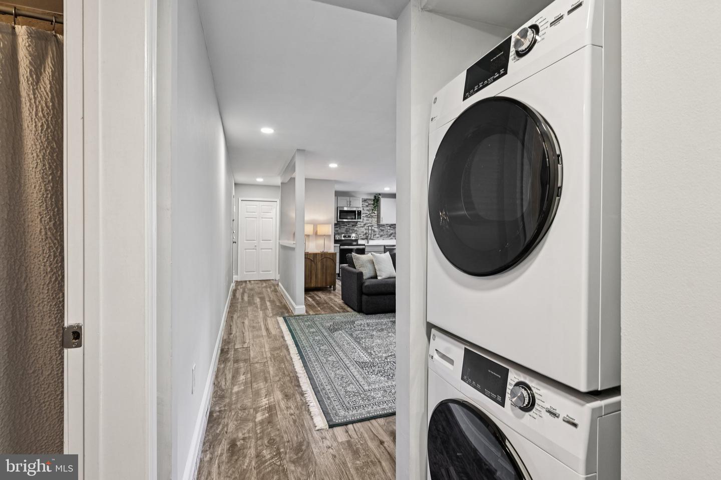 3300 S 28TH ST #403, ALEXANDRIA, Virginia 22302, 2 Bedrooms Bedrooms, ,1 BathroomBathrooms,Residential,For sale,3300 S 28TH ST #403,VAAX2046730 MLS # VAAX2046730