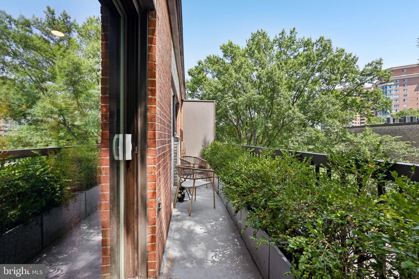 3300 S 28TH ST #403, ALEXANDRIA, Virginia 22302, 2 Bedrooms Bedrooms, ,1 BathroomBathrooms,Residential,For sale,3300 S 28TH ST #403,VAAX2046730 MLS # VAAX2046730