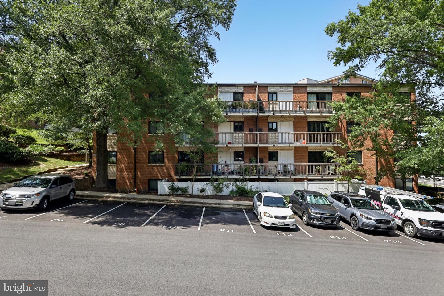 3300 S 28TH ST #403, ALEXANDRIA, Virginia 22302, 2 Bedrooms Bedrooms, ,1 BathroomBathrooms,Residential,For sale,3300 S 28TH ST #403,VAAX2046730 MLS # VAAX2046730