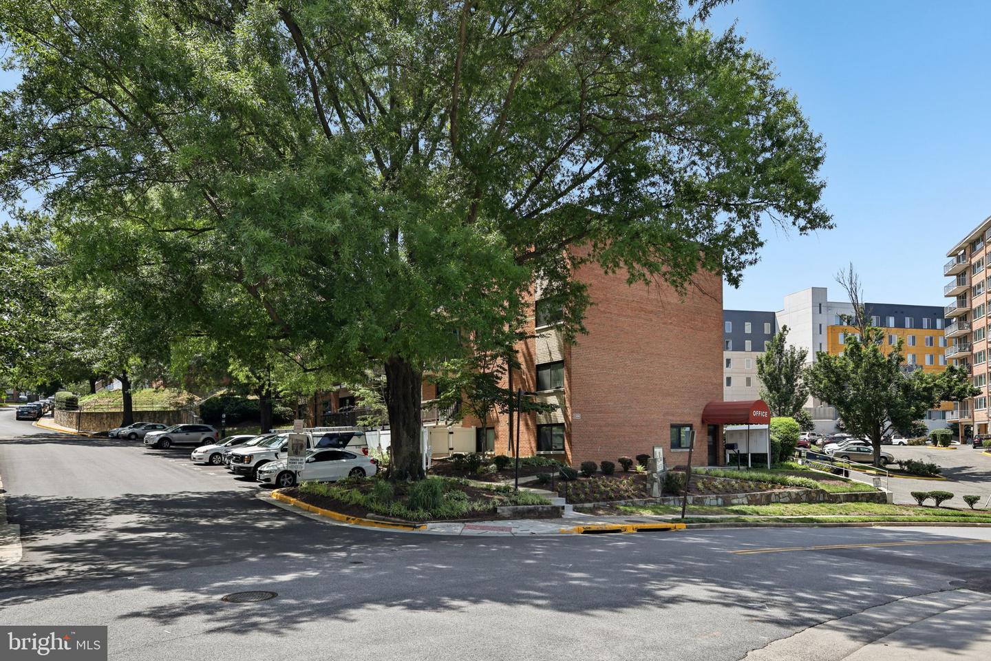 3300 S 28TH ST #403, ALEXANDRIA, Virginia 22302, 2 Bedrooms Bedrooms, ,1 BathroomBathrooms,Residential,For sale,3300 S 28TH ST #403,VAAX2046730 MLS # VAAX2046730