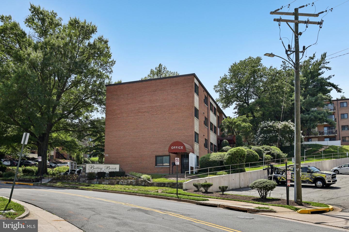 3300 S 28TH ST #403, ALEXANDRIA, Virginia 22302, 2 Bedrooms Bedrooms, ,1 BathroomBathrooms,Residential,For sale,3300 S 28TH ST #403,VAAX2046730 MLS # VAAX2046730