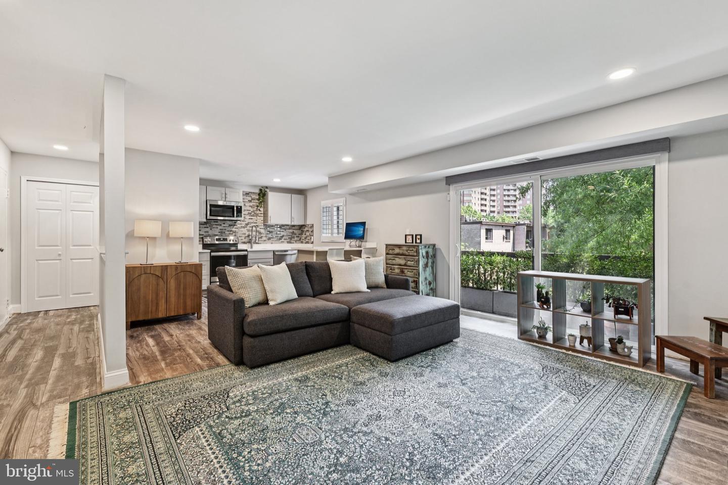 3300 S 28TH ST #403, ALEXANDRIA, Virginia 22302, 2 Bedrooms Bedrooms, ,1 BathroomBathrooms,Residential,For sale,3300 S 28TH ST #403,VAAX2046730 MLS # VAAX2046730