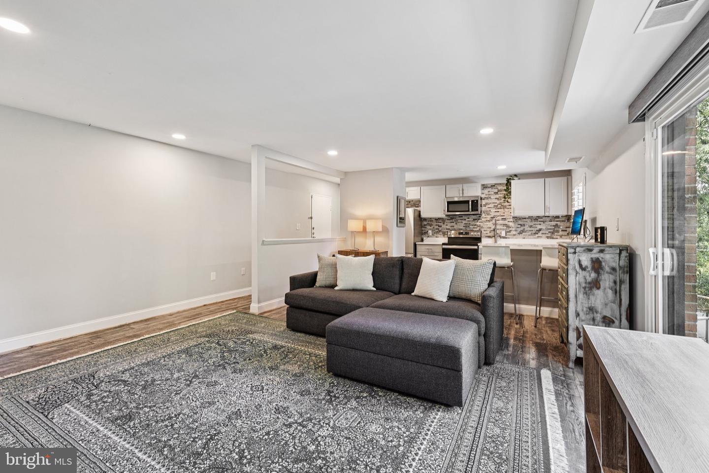 3300 S 28TH ST #403, ALEXANDRIA, Virginia 22302, 2 Bedrooms Bedrooms, ,1 BathroomBathrooms,Residential,For sale,3300 S 28TH ST #403,VAAX2046730 MLS # VAAX2046730