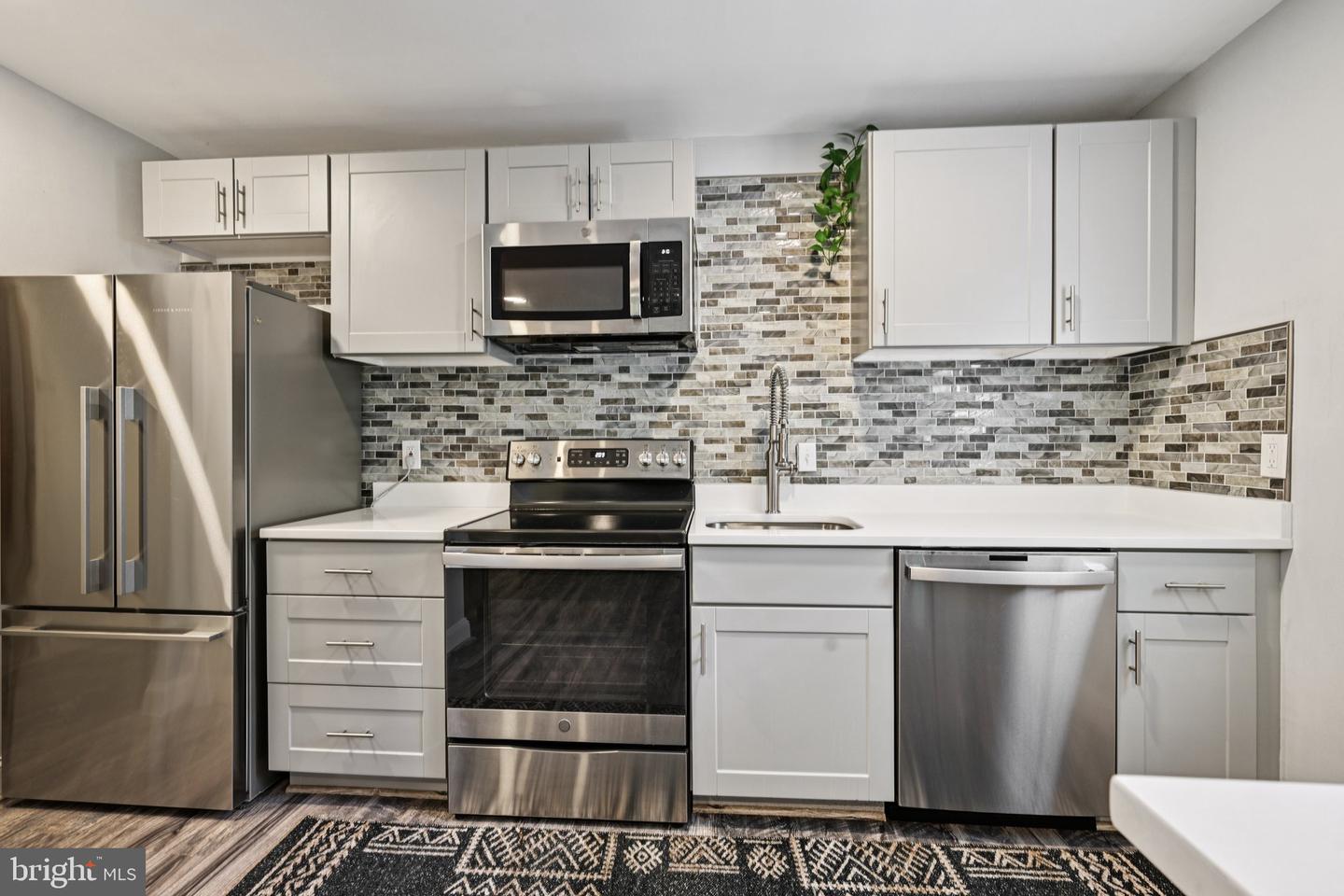 3300 S 28TH ST #403, ALEXANDRIA, Virginia 22302, 2 Bedrooms Bedrooms, ,1 BathroomBathrooms,Residential,For sale,3300 S 28TH ST #403,VAAX2046730 MLS # VAAX2046730