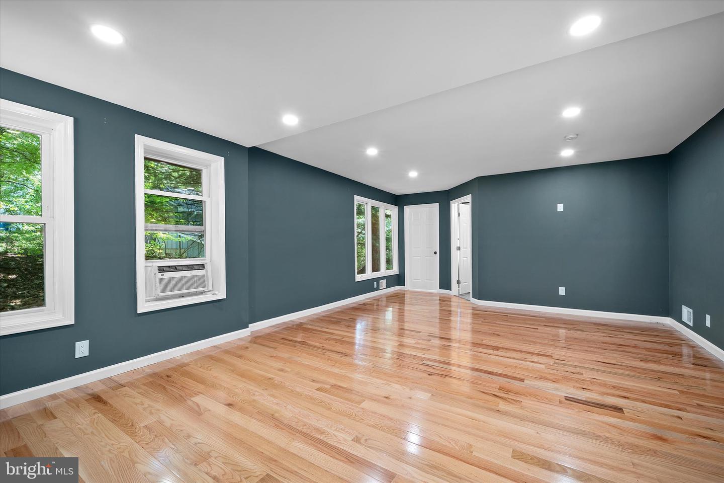 2416 YOUNGS DR, HAYMARKET, Virginia 20169, 5 Bedrooms Bedrooms, ,4 BathroomsBathrooms,Residential,For sale,2416 YOUNGS DR,VAPW2097492 MLS # VAPW2097492