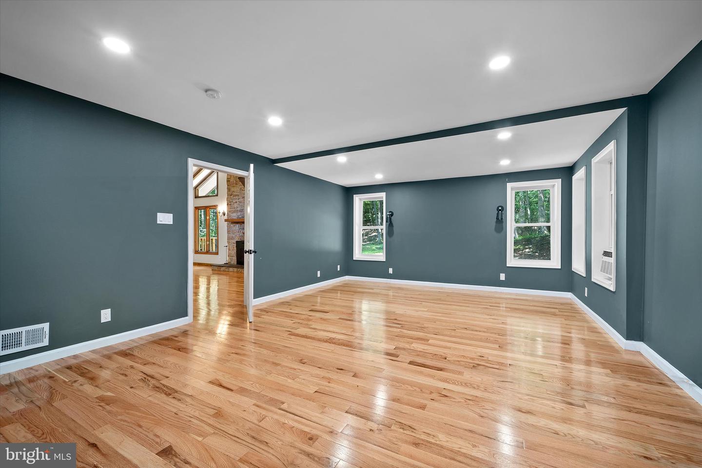 2416 YOUNGS DR, HAYMARKET, Virginia 20169, 5 Bedrooms Bedrooms, ,4 BathroomsBathrooms,Residential,For sale,2416 YOUNGS DR,VAPW2097492 MLS # VAPW2097492