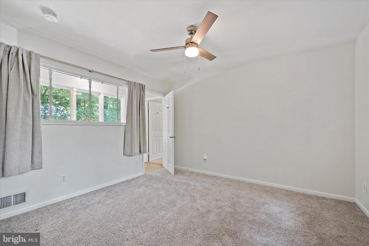 2416 YOUNGS DR, HAYMARKET, Virginia 20169, 5 Bedrooms Bedrooms, ,4 BathroomsBathrooms,Residential,For sale,2416 YOUNGS DR,VAPW2097492 MLS # VAPW2097492
