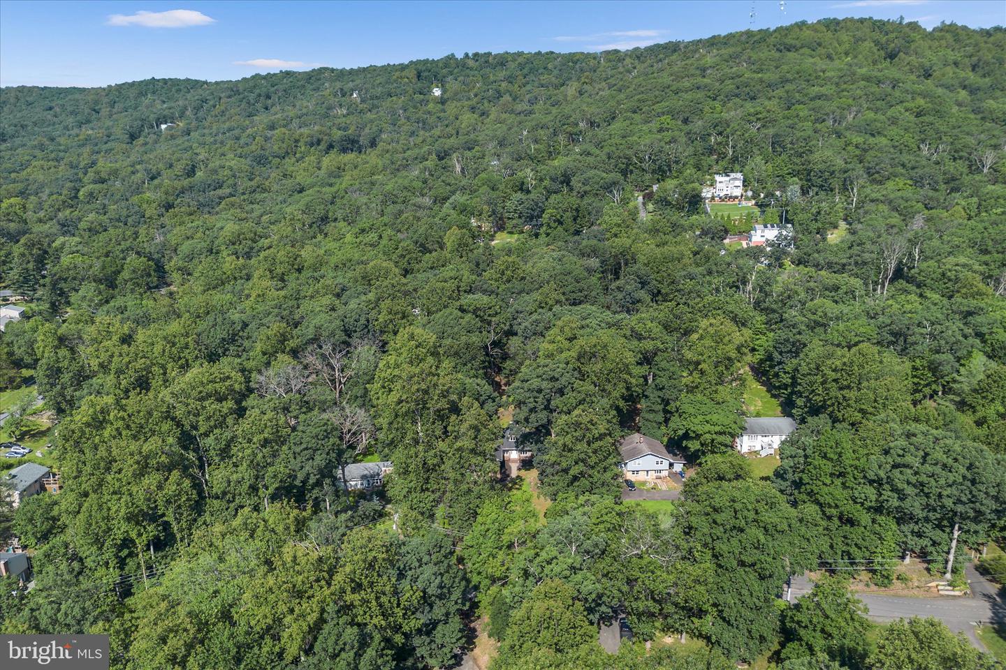 2416 YOUNGS DR, HAYMARKET, Virginia 20169, 5 Bedrooms Bedrooms, ,4 BathroomsBathrooms,Residential,For sale,2416 YOUNGS DR,VAPW2097492 MLS # VAPW2097492