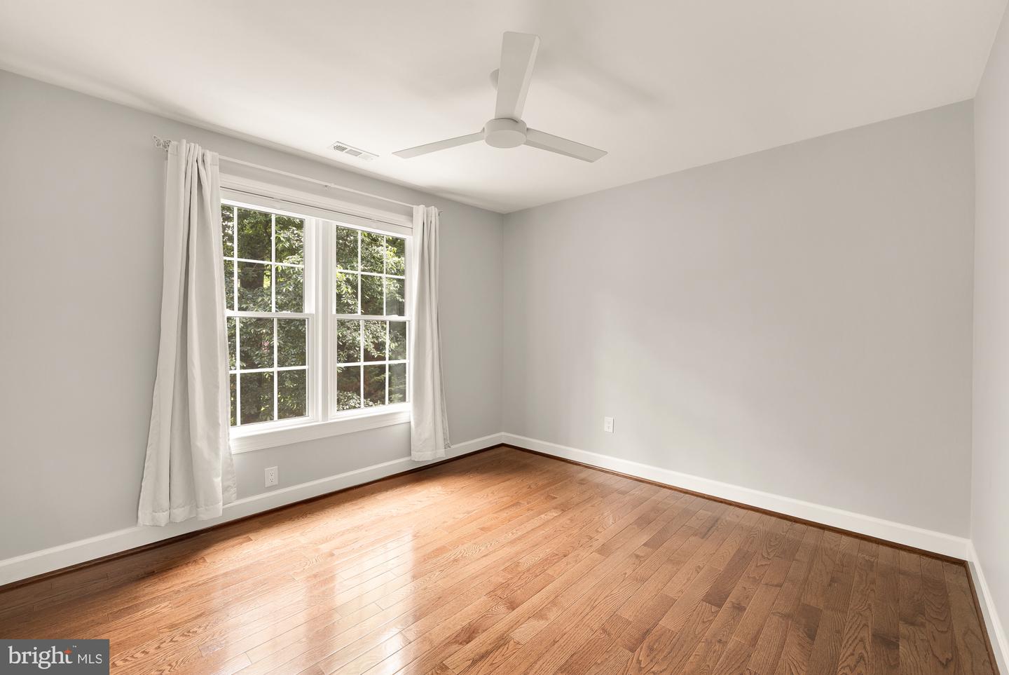 305 SPRINGWOOD CT NE, VIENNA, Virginia 22180, 5 Bedrooms Bedrooms, 18 Rooms Rooms,3 BathroomsBathrooms,Residential,For sale,305 SPRINGWOOD CT NE,VAFX2249034 MLS # VAFX2249034