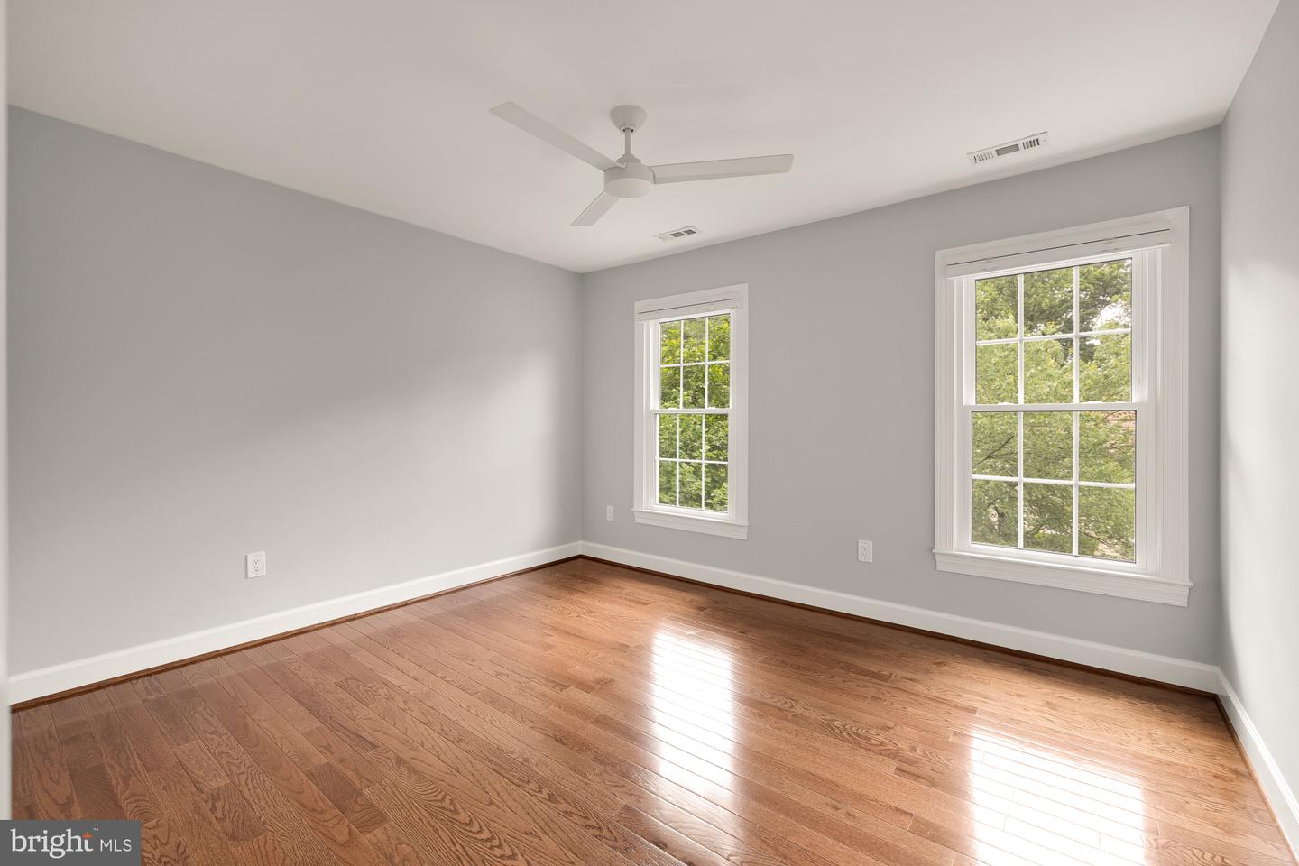 305 SPRINGWOOD CT NE, VIENNA, Virginia 22180, 5 Bedrooms Bedrooms, 18 Rooms Rooms,3 BathroomsBathrooms,Residential,For sale,305 SPRINGWOOD CT NE,VAFX2249034 MLS # VAFX2249034