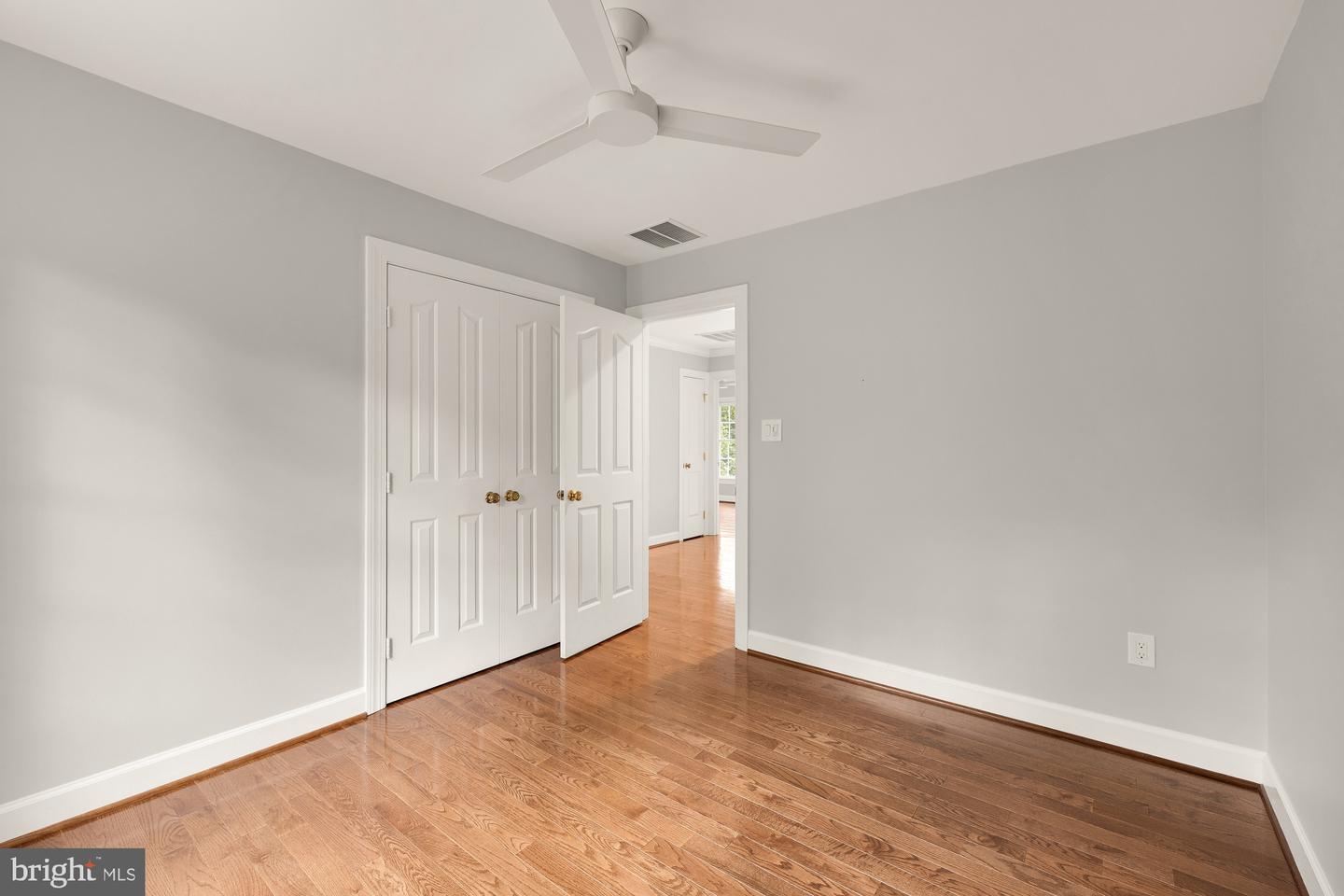305 SPRINGWOOD CT NE, VIENNA, Virginia 22180, 5 Bedrooms Bedrooms, 18 Rooms Rooms,3 BathroomsBathrooms,Residential,For sale,305 SPRINGWOOD CT NE,VAFX2249034 MLS # VAFX2249034
