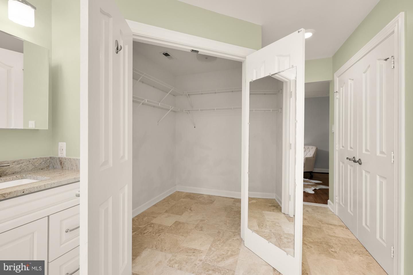 305 SPRINGWOOD CT NE, VIENNA, Virginia 22180, 5 Bedrooms Bedrooms, 18 Rooms Rooms,3 BathroomsBathrooms,Residential,For sale,305 SPRINGWOOD CT NE,VAFX2249034 MLS # VAFX2249034