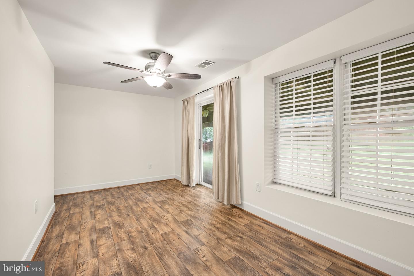 305 SPRINGWOOD CT NE, VIENNA, Virginia 22180, 5 Bedrooms Bedrooms, 18 Rooms Rooms,3 BathroomsBathrooms,Residential,For sale,305 SPRINGWOOD CT NE,VAFX2249034 MLS # VAFX2249034