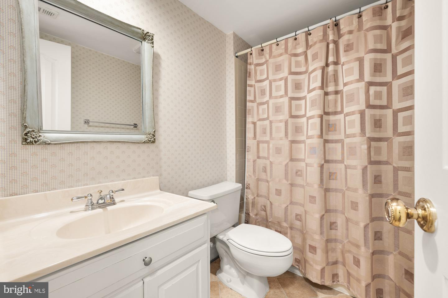 305 SPRINGWOOD CT NE, VIENNA, Virginia 22180, 5 Bedrooms Bedrooms, 18 Rooms Rooms,3 BathroomsBathrooms,Residential,For sale,305 SPRINGWOOD CT NE,VAFX2249034 MLS # VAFX2249034