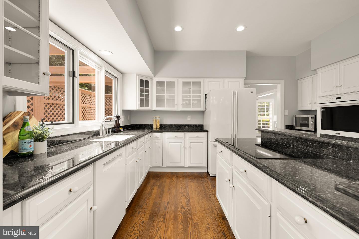 305 SPRINGWOOD CT NE, VIENNA, Virginia 22180, 5 Bedrooms Bedrooms, 18 Rooms Rooms,3 BathroomsBathrooms,Residential,For sale,305 SPRINGWOOD CT NE,VAFX2249034 MLS # VAFX2249034
