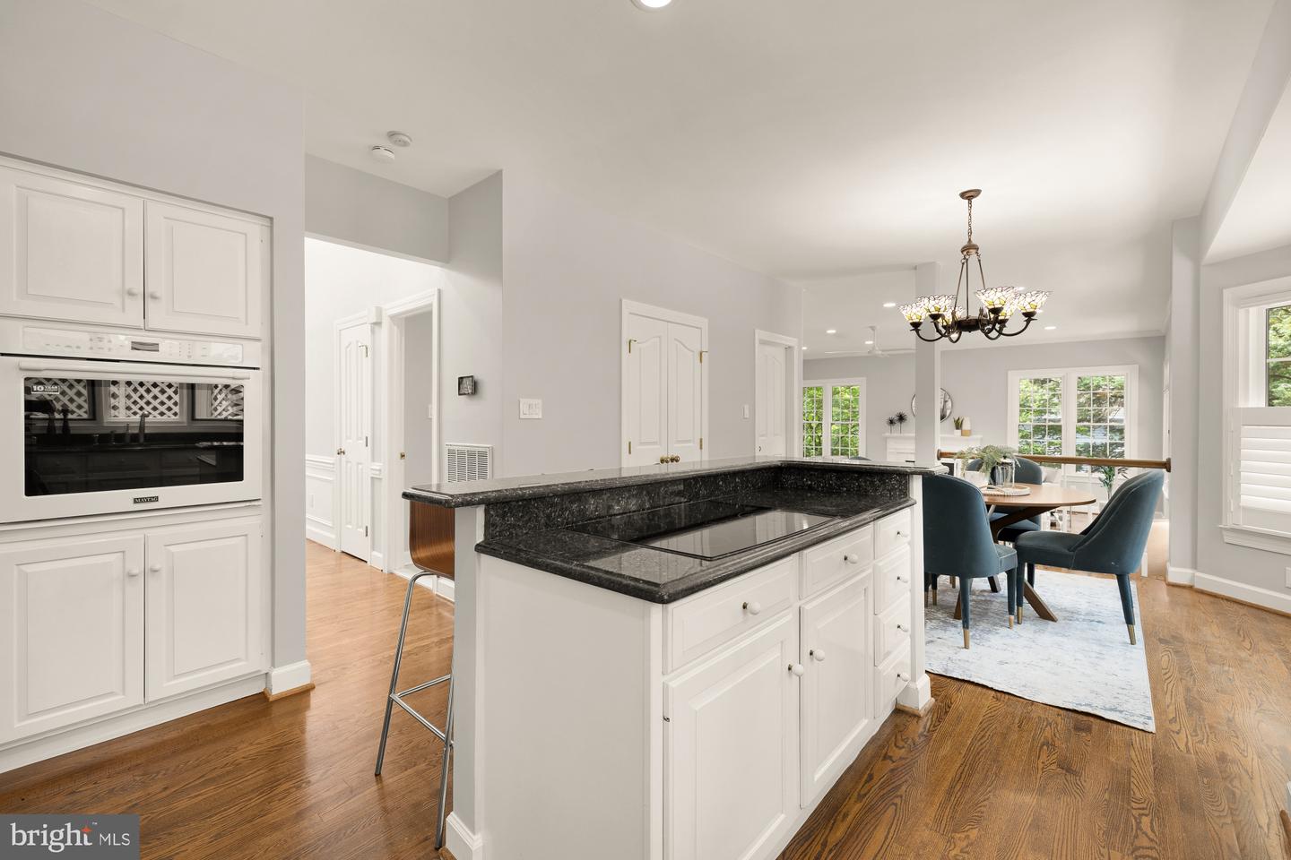305 SPRINGWOOD CT NE, VIENNA, Virginia 22180, 5 Bedrooms Bedrooms, 18 Rooms Rooms,3 BathroomsBathrooms,Residential,For sale,305 SPRINGWOOD CT NE,VAFX2249034 MLS # VAFX2249034