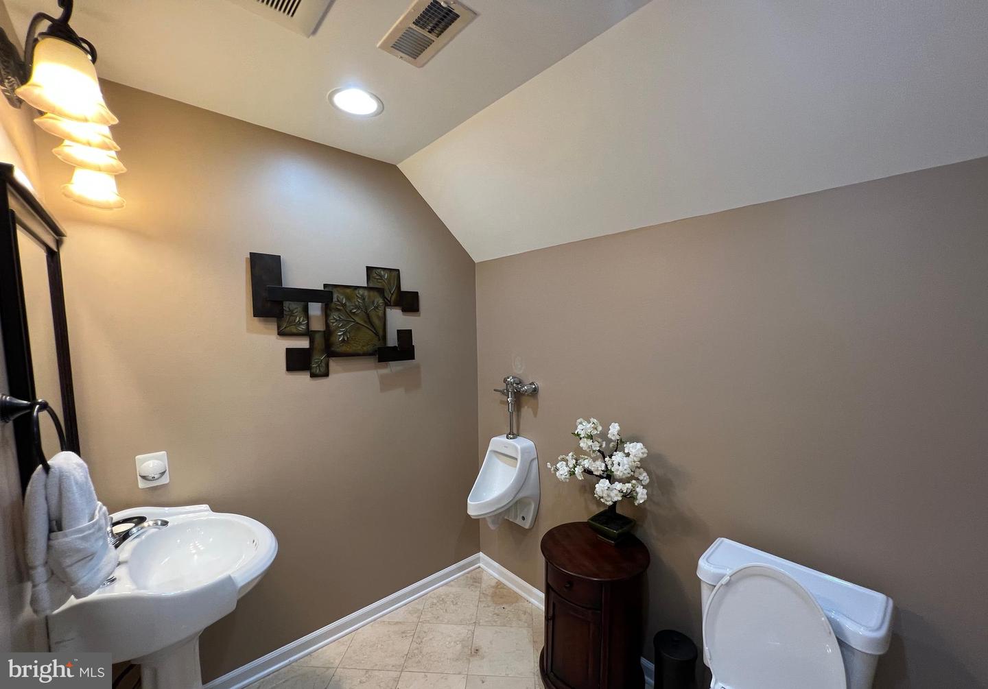 9404 DUNEDIN CT, FREDERICKSBURG, Virginia 22407, 6 Bedrooms Bedrooms, ,6 BathroomsBathrooms,Residential,For sale,9404 DUNEDIN CT,VASP2034088 MLS # VASP2034088