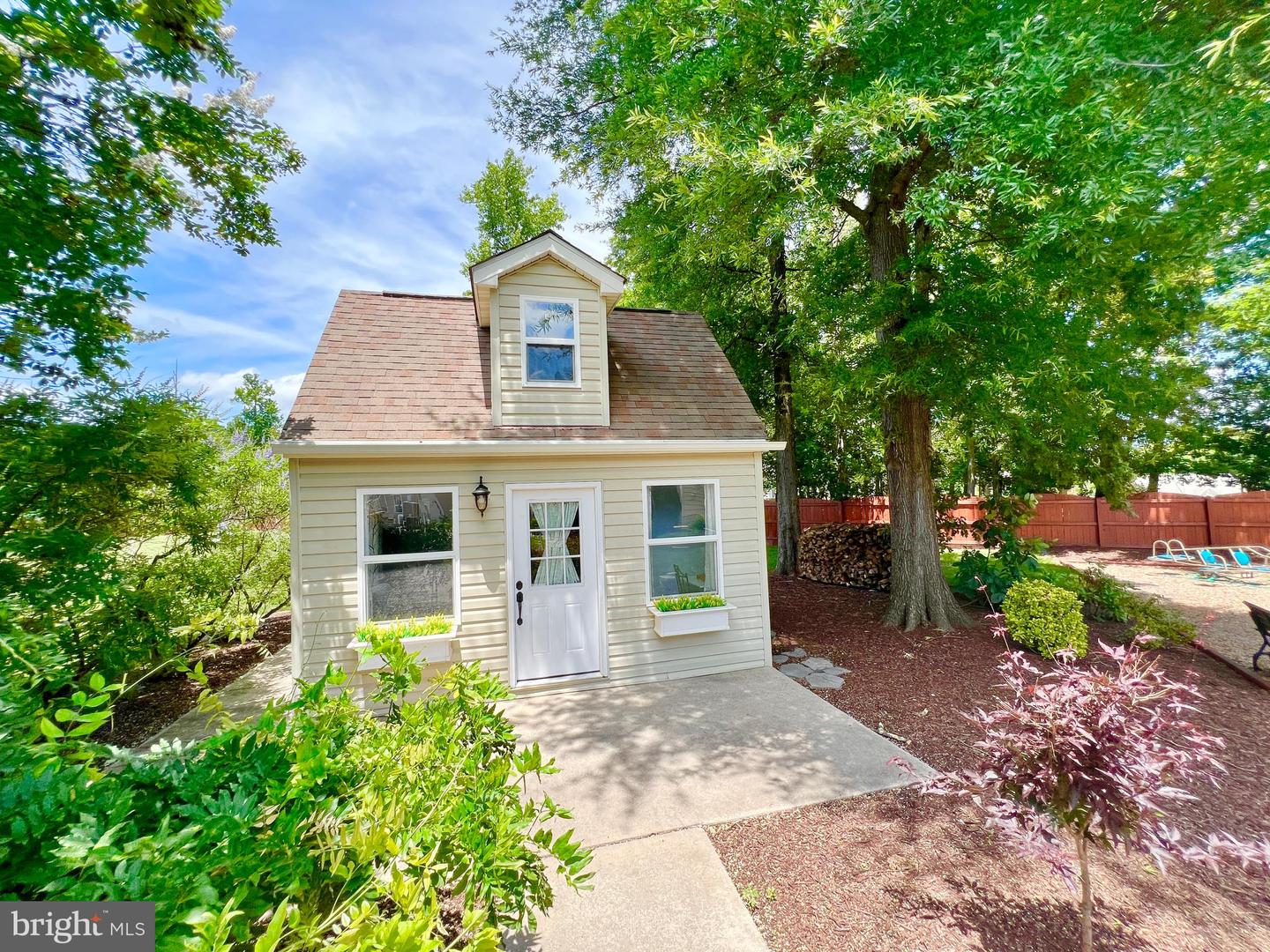 9404 DUNEDIN CT, FREDERICKSBURG, Virginia 22407, 6 Bedrooms Bedrooms, ,6 BathroomsBathrooms,Residential,For sale,9404 DUNEDIN CT,VASP2034088 MLS # VASP2034088
